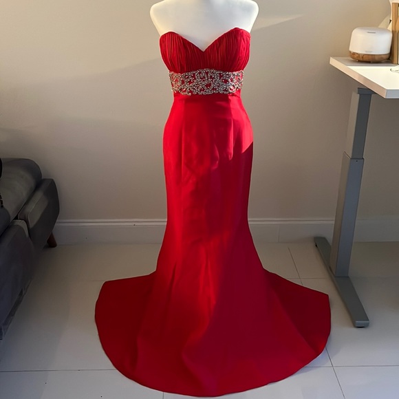 Jovani Dresses & Skirts - Red sirena dress